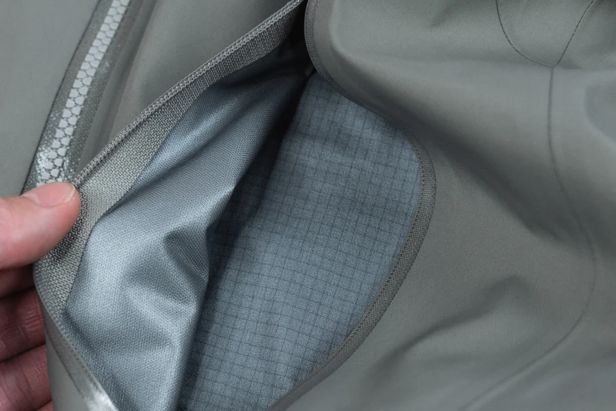 ARC'TERYX ベータジャケット|ポケットのプロシェル