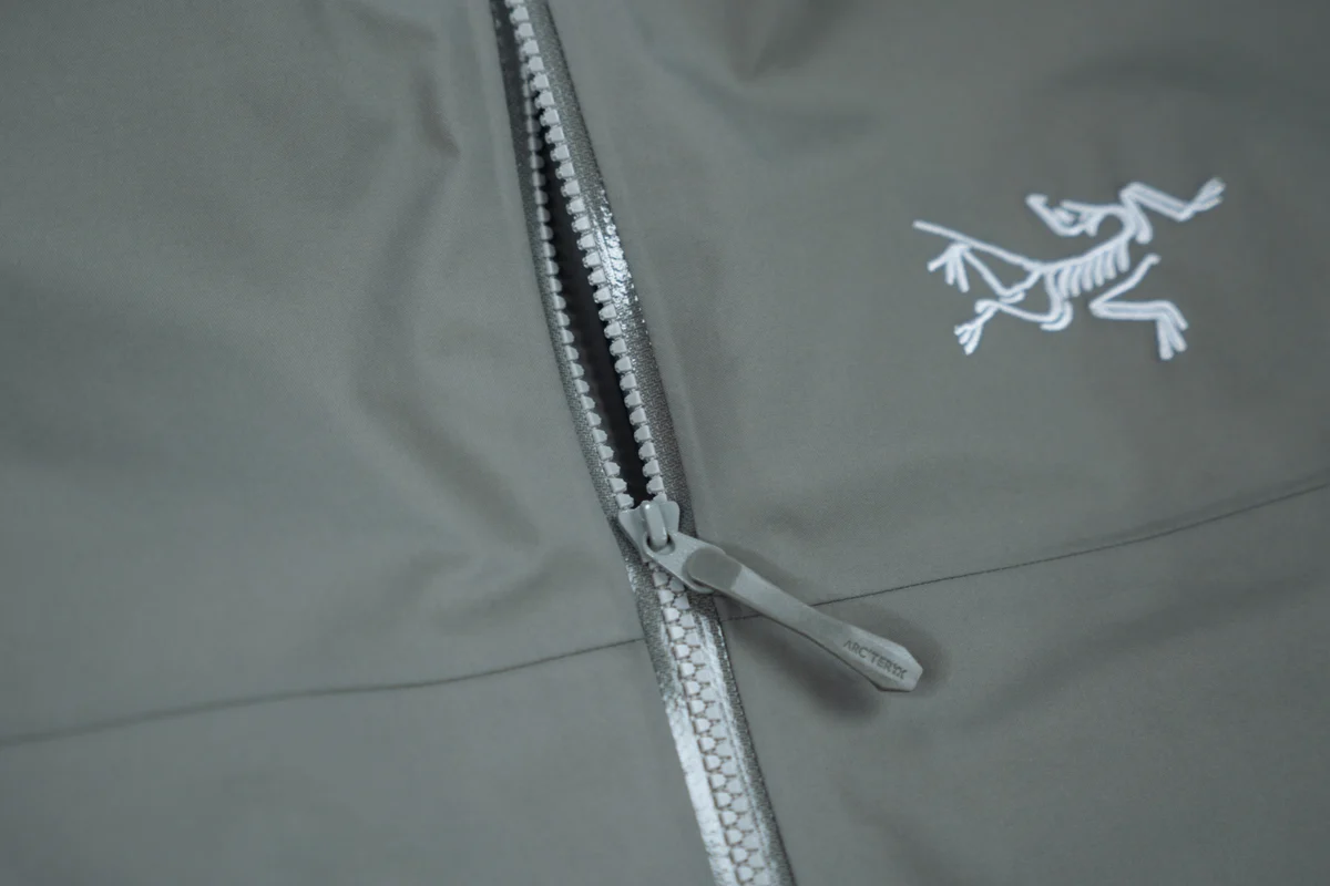 ARC'TERYX ベータジャケット|ビスロンファスナー