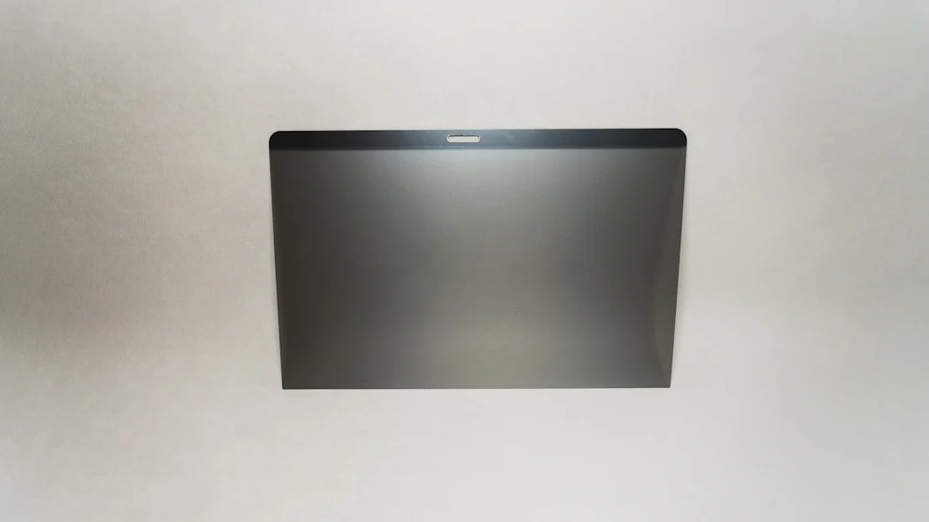 【覗き見防止】LOEのMacBook用プライバシーフィルター(保護フィルム)をレビュー!