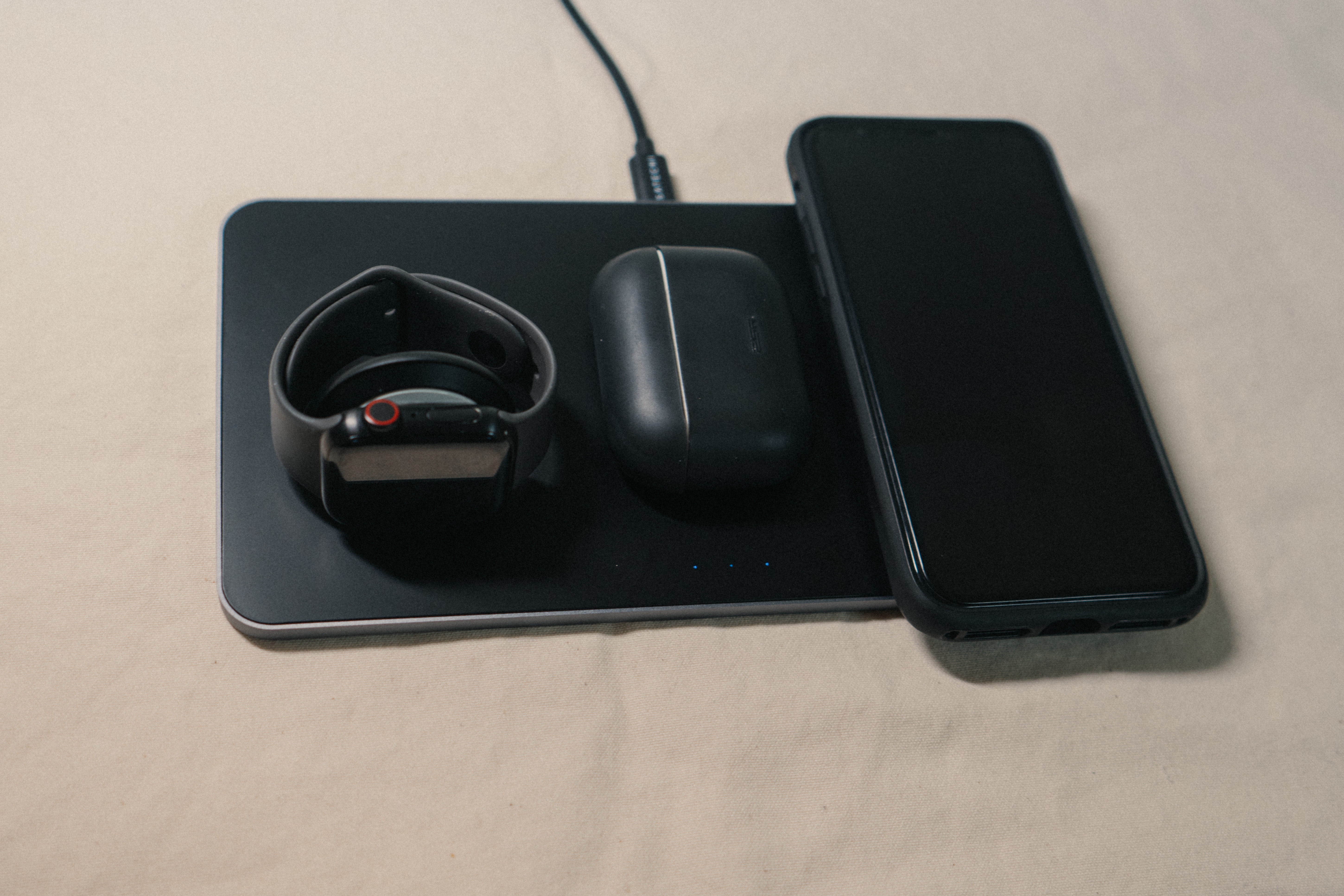 satechi trio wireless charging pad