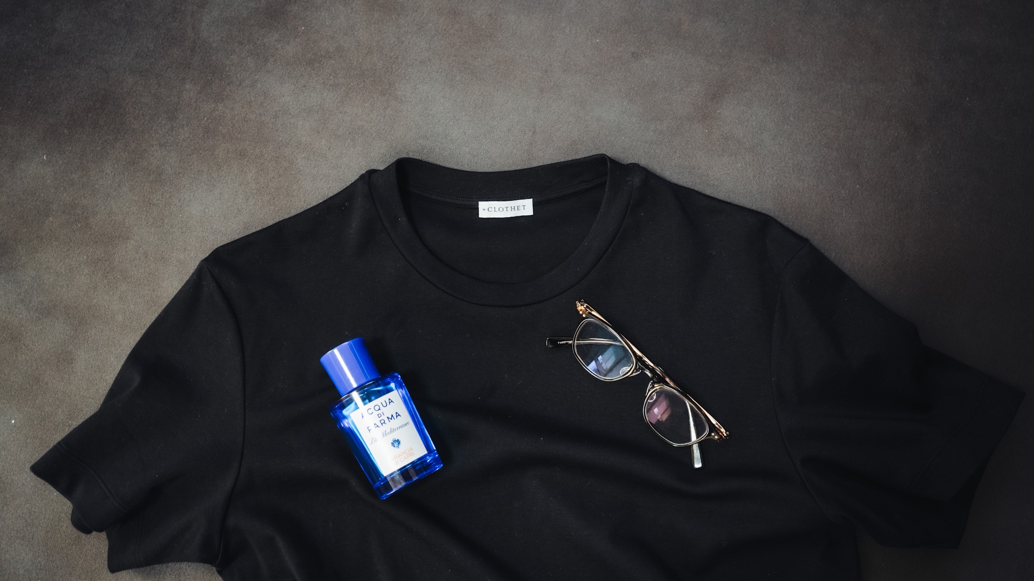 ミニマリスト(男)の私服|+CLOTHETのTシャツ