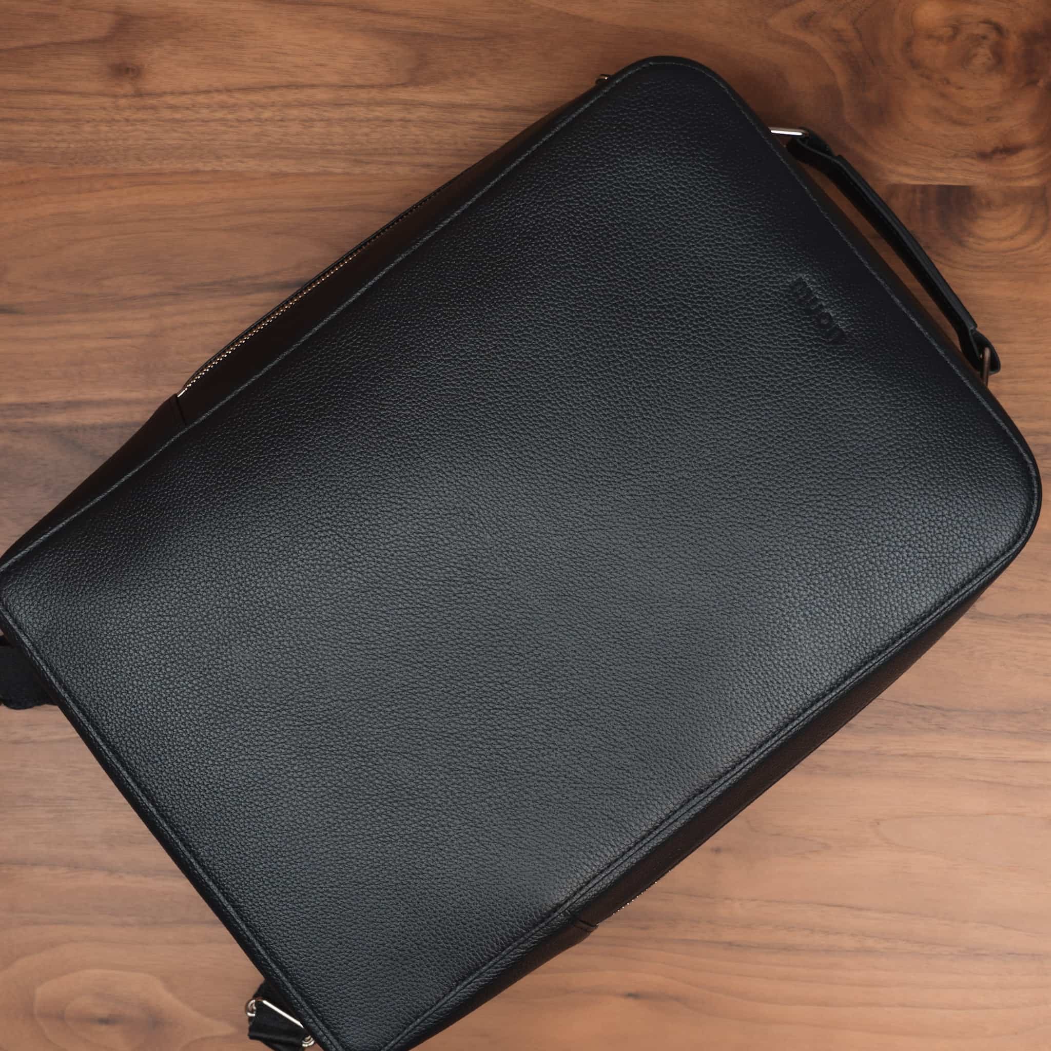 【ほぼ新品】muon THE Backpack ミニマル レザーリュック レビュー】muon THE Backpack ミニマルで美しい本革リュックが