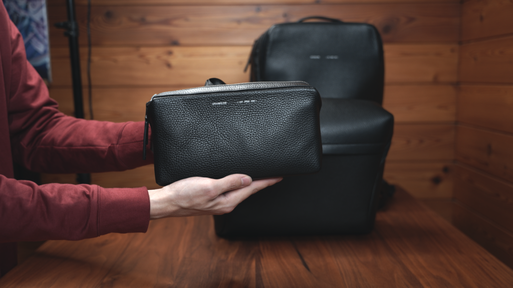 至高のレザー製スリング】GRAMS28 ショルダーバッグ・ボディバッグを 