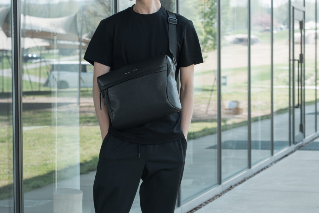 GRAMS28 171 Laptop Sling|着用感