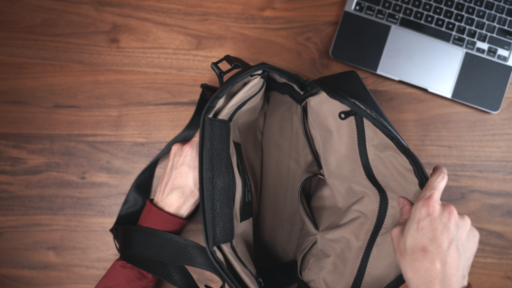 GRAMS28 171 Laptop Sling|収納