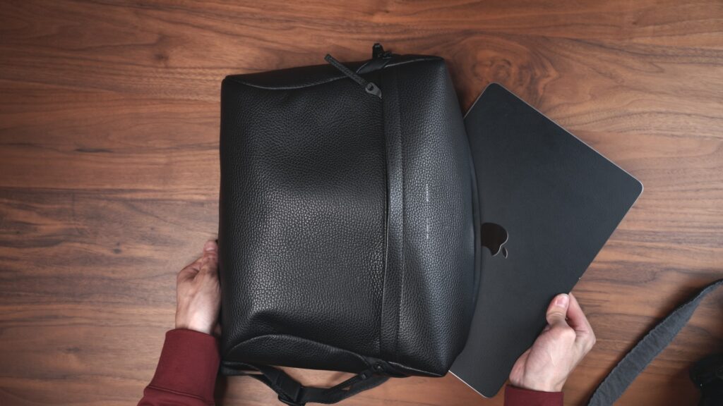GRAMS28 171 Laptop Sling|PC収納