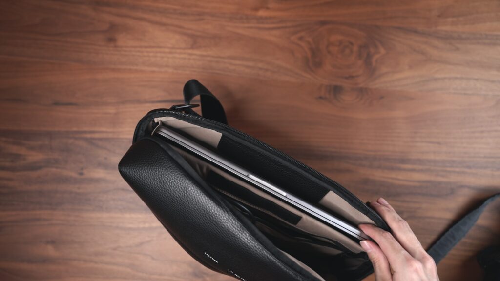 GRAMS28 171 Laptop Sling|PC収納