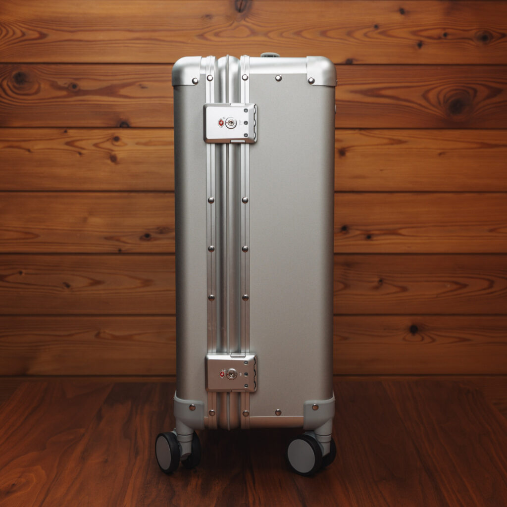 Magne Suitcase｜外観（サイド）