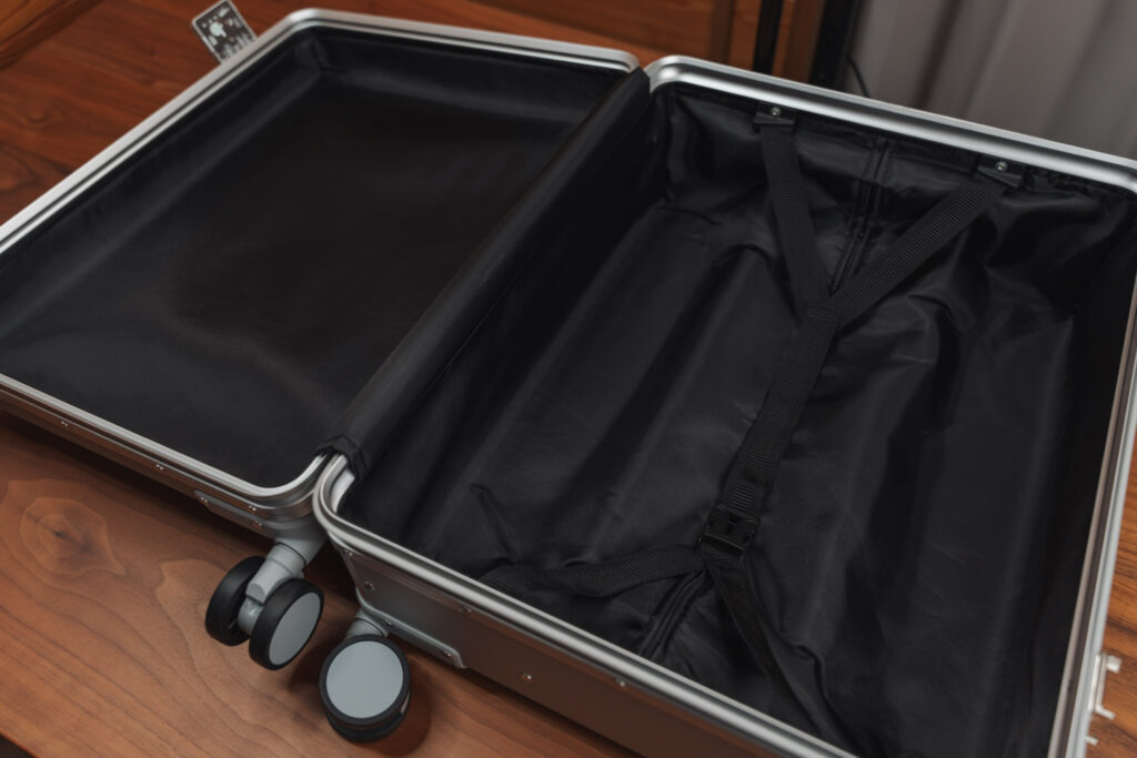 Magne Suitcase｜片開き収納