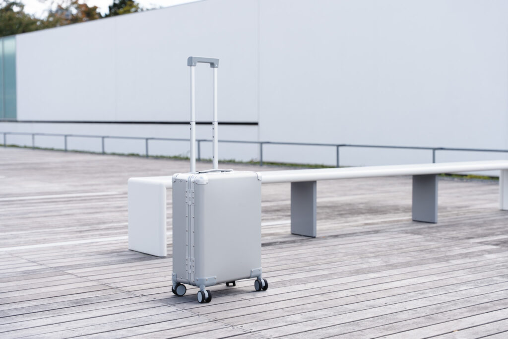 Magne Suitcase｜ミニマルなデザイン